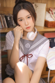 梦莹高潮三人睡一起